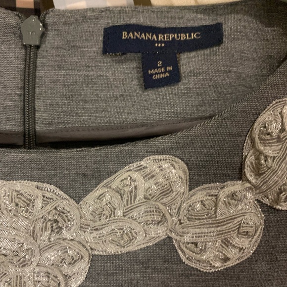 Banana Republic - Gray Dress w Embroidered Neckline - Sz 2 - Picture 2 of 6